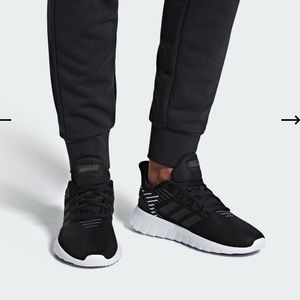 Black adidas tennis shoes